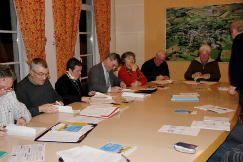 SAS_Centralesvill_Cretes Réunion de signature des statuts de la SAS Centrales Villageoises des Crêtes © Crêtes Préardennaises